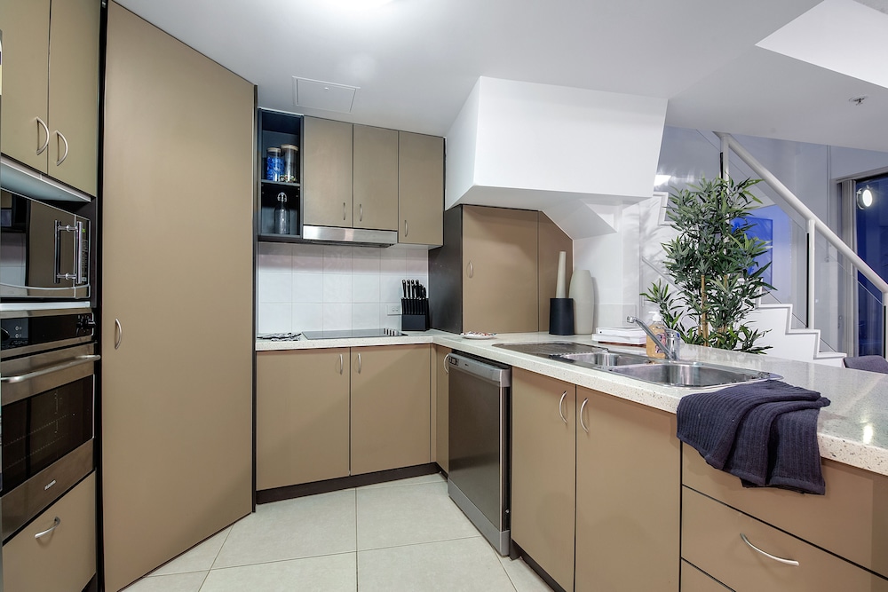 Broadbeach Savannah Hotel And Resort 80/80