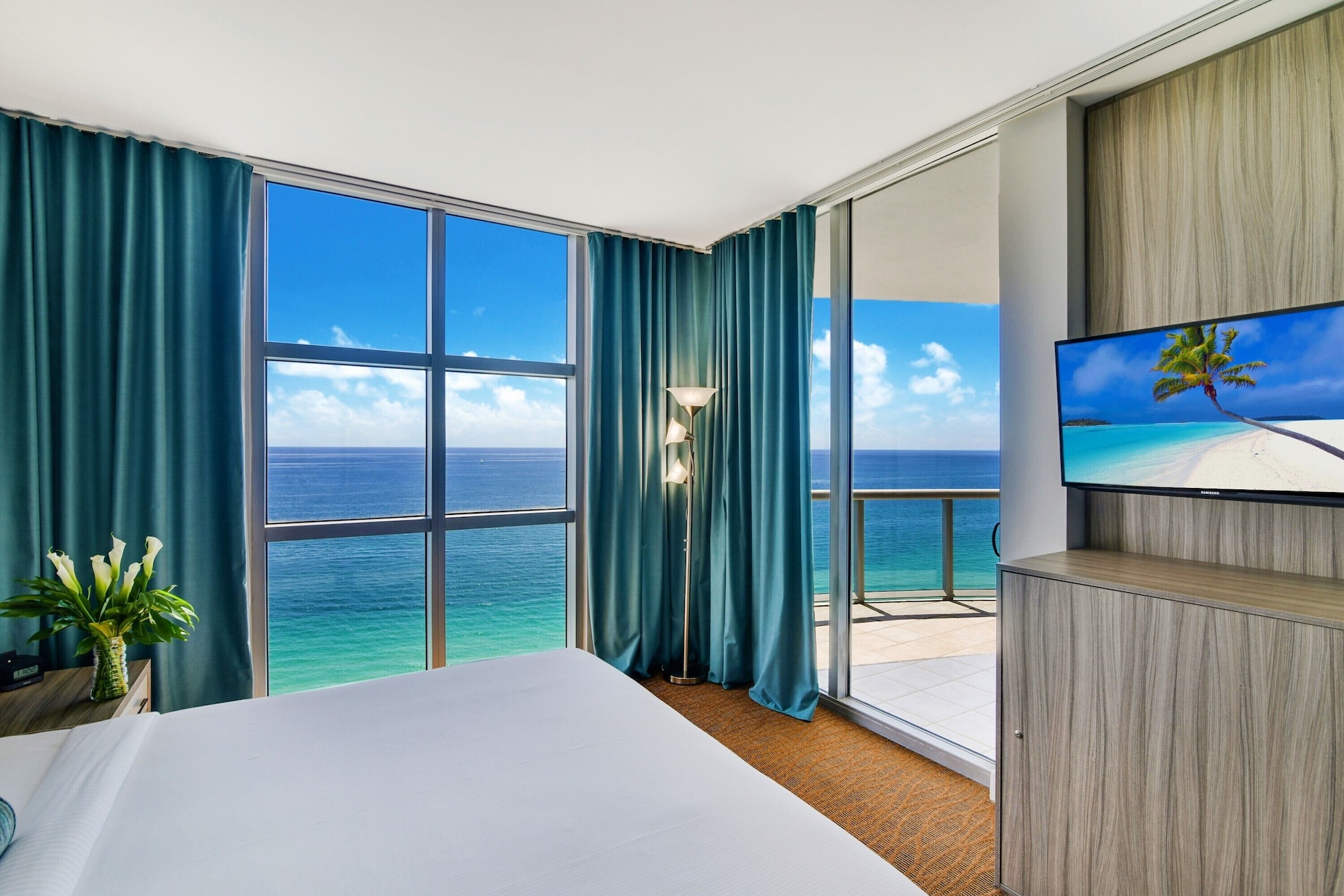 2 Bedrooms, Luxury, Penthouse, 2 King Beds, Beach Front, Ocean View, Sofa