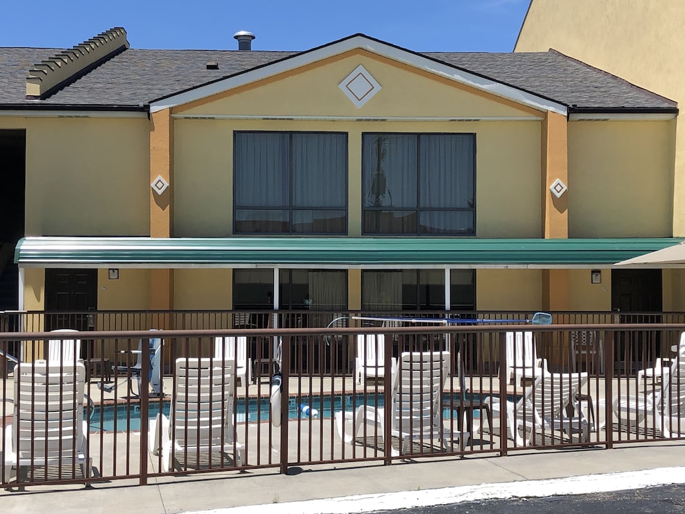Quality Inn Hillsville 7/48