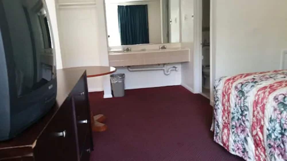 The Virginia Lodge 12/22
