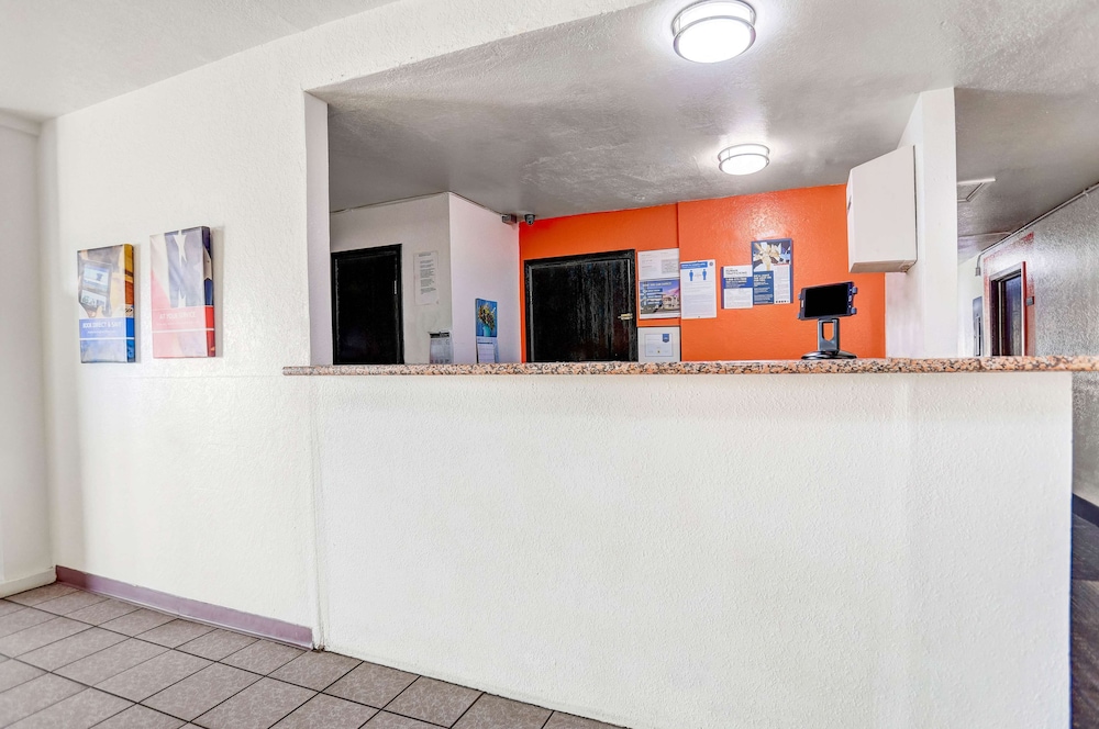 Lobby at Motel6 Moriarty, NM, MORIARTY - NM