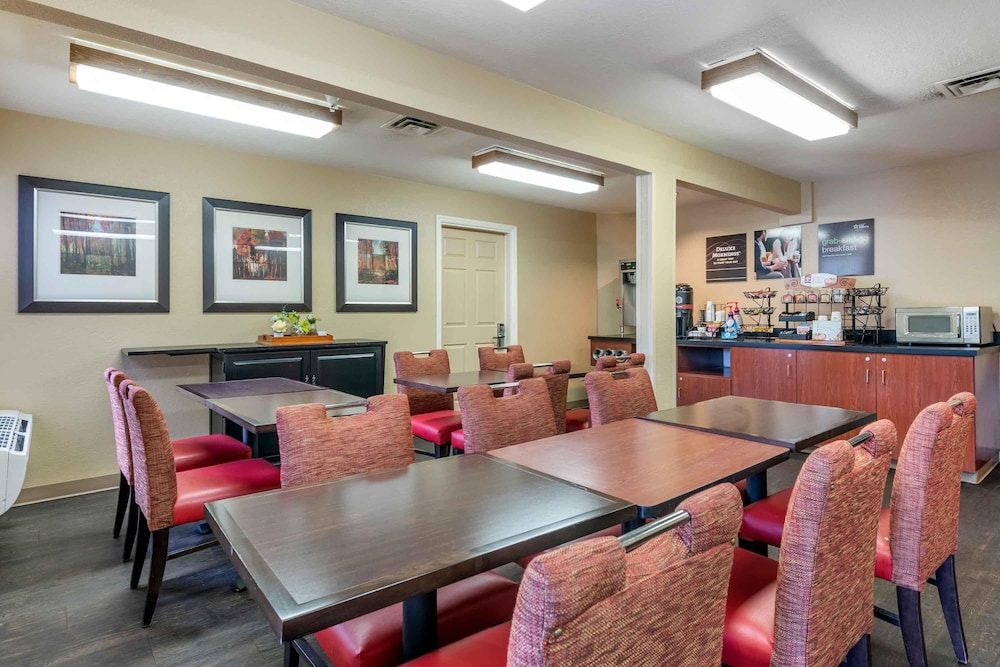 Studio 6 Suites Jacksonville Deerwood Park FL 55/71