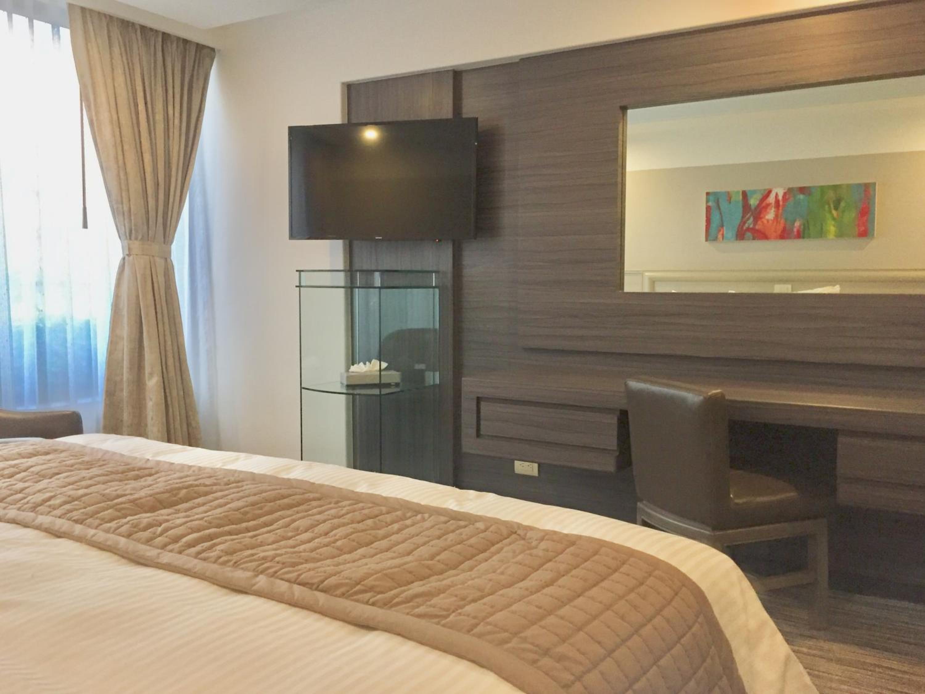 Deluxe, King Bed