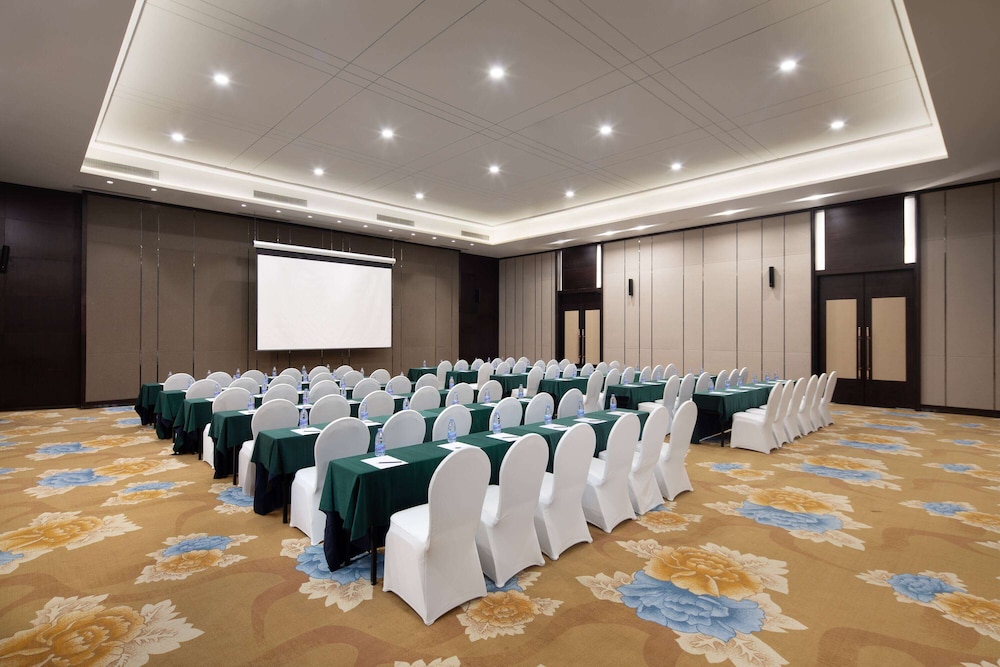 Days Hotel by Wyndham Fangchenggang Bailang Beach 20/25