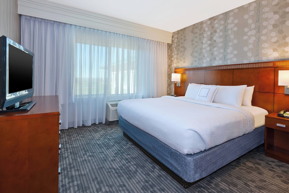 Suite, King Bed, Sofa