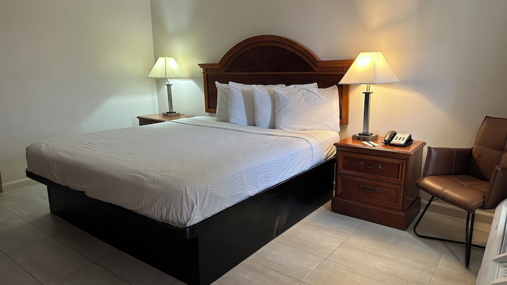 Carom Inn a Travelodge by Wyndham Denham Springs/Baton Rouge 10/33