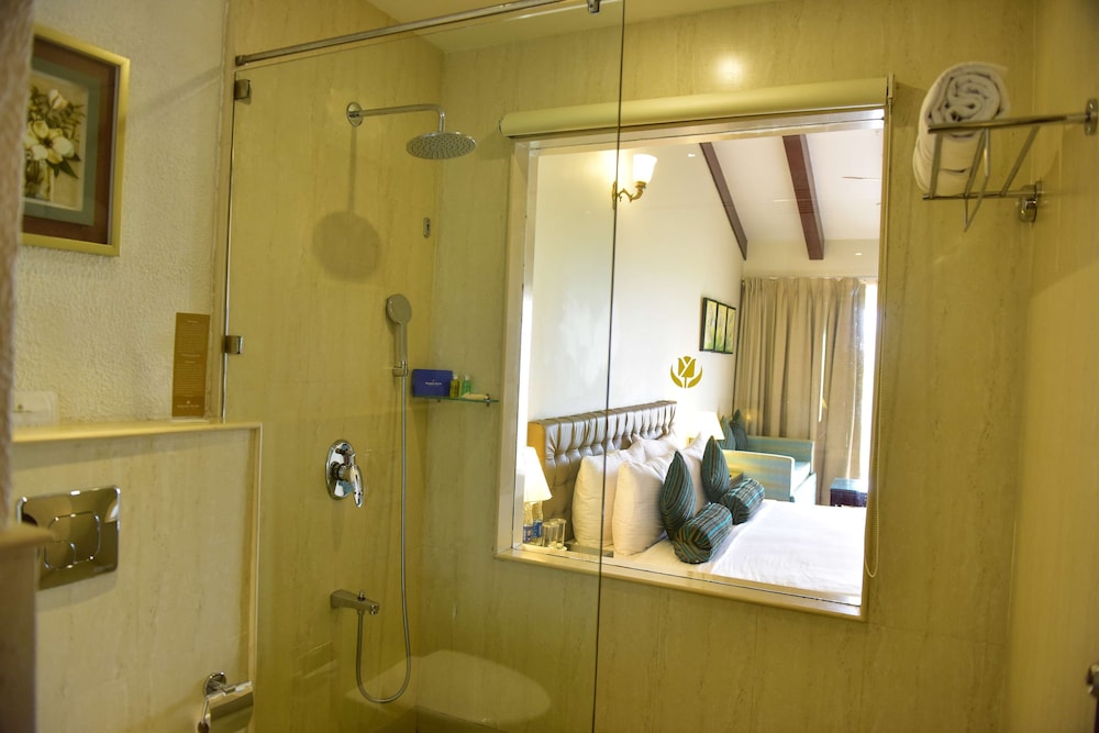 Golden Tulip Candolim Goa 24/77