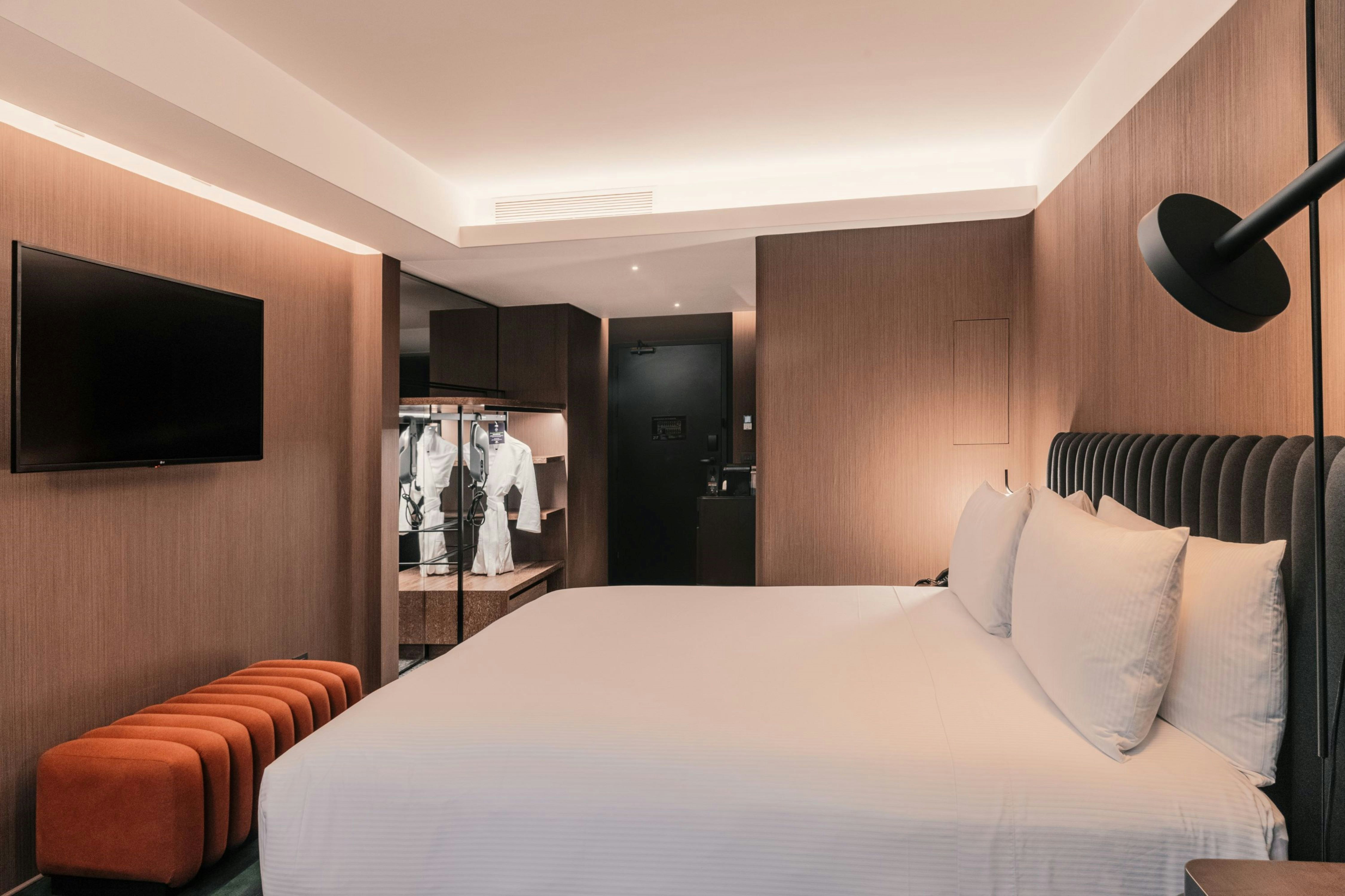 ROOM, KING BED, ACCESSIBLE