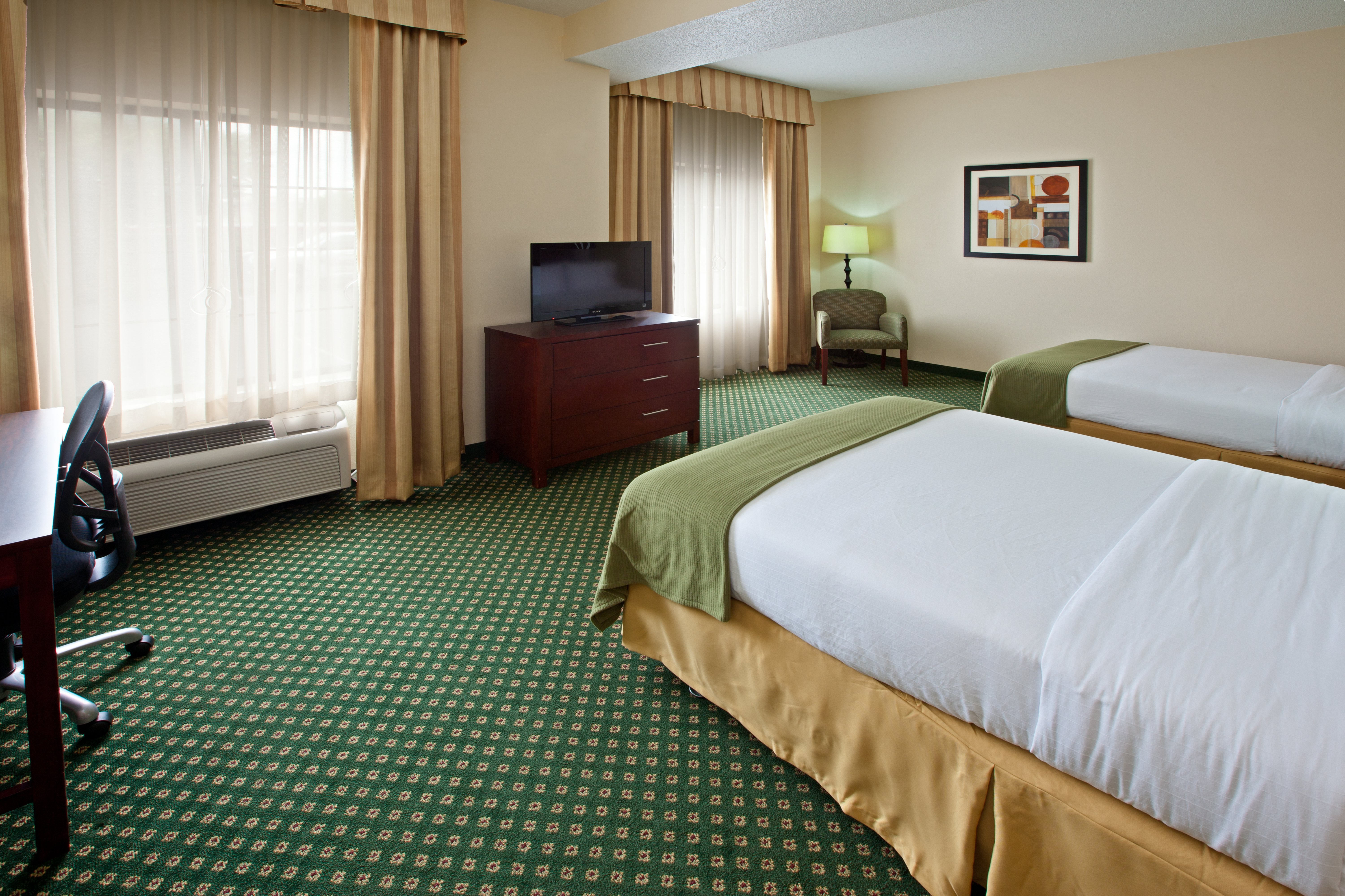 Holiday Inn Express Hotel Suites Indianapolis East 25/75