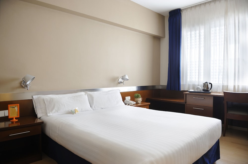 Tres Torres Atiram Hotel 4/28