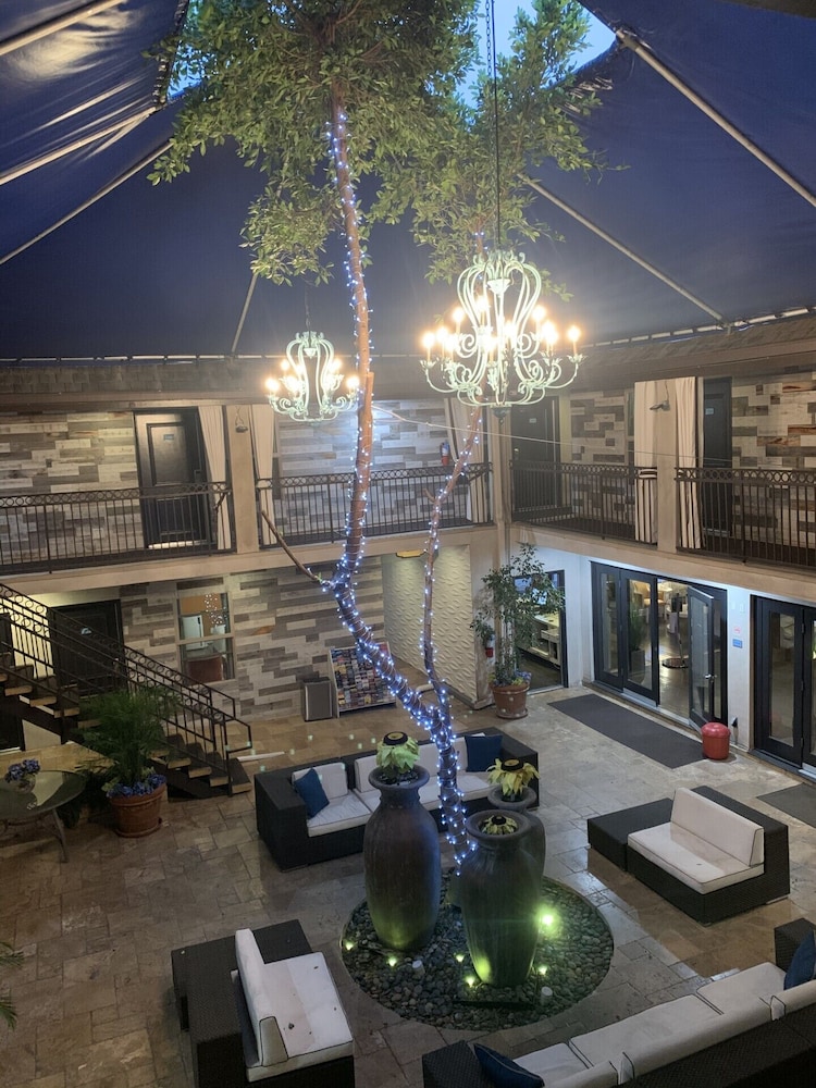 La Sky Boutique 37/70