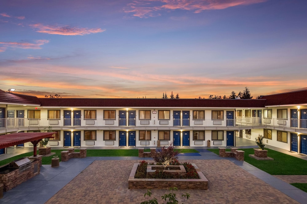 Motel6 Fremont, CA - South 8/57