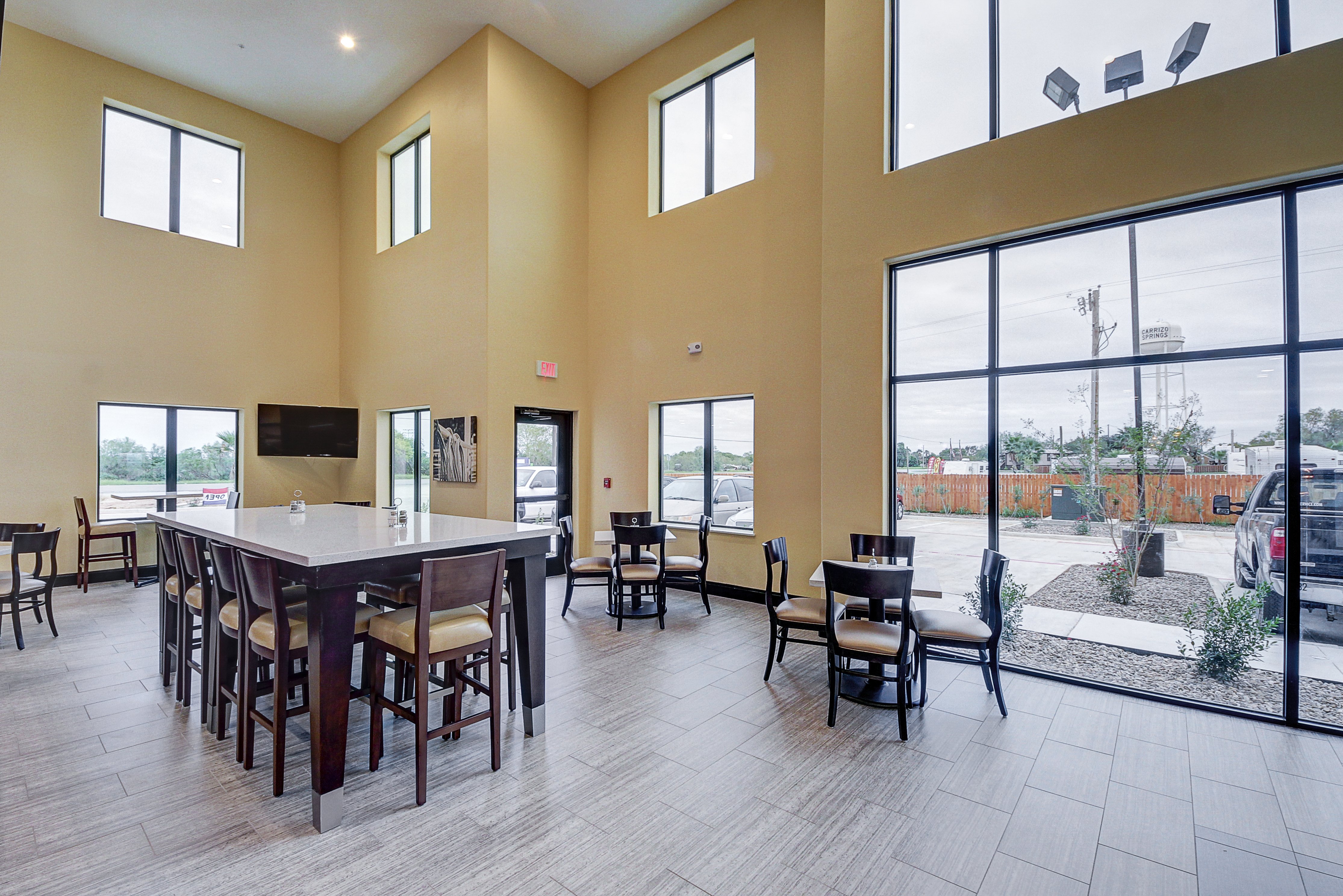 Holiday Inn Express And Suites Carrizo Springs 28/40