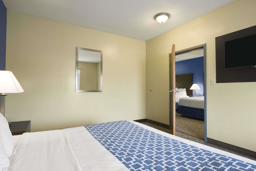 Days Inn & Suites By Wyndham Cherry Hill - Philadelphia 14/35