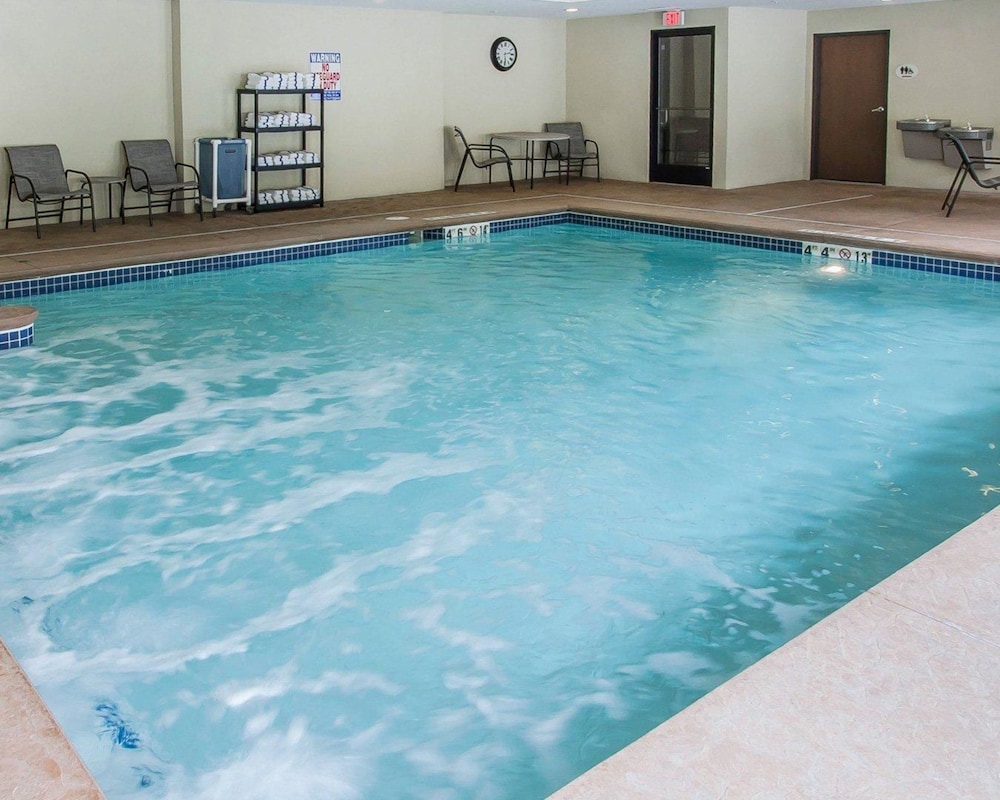 Comfort Suites Hudson I-94 Hudson WI 3/40