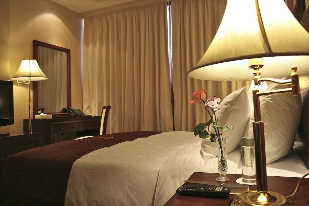 Trianon Hotel 14/63
