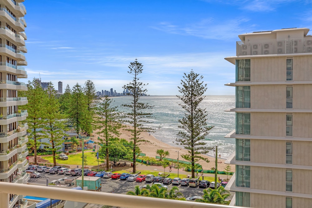 Burleigh Beach Tower 43/49