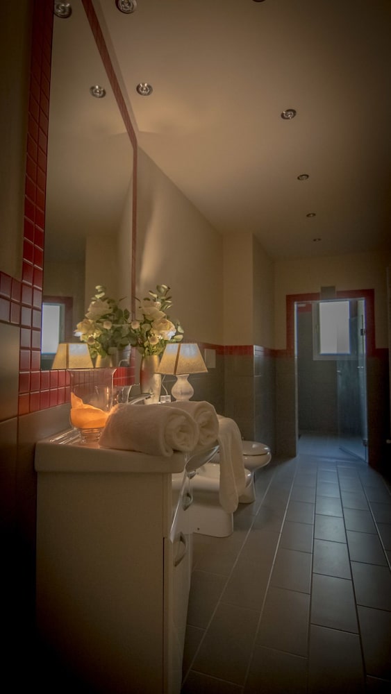 Breathtaking 4BD Apt 5min Walk to Duomo 16/33