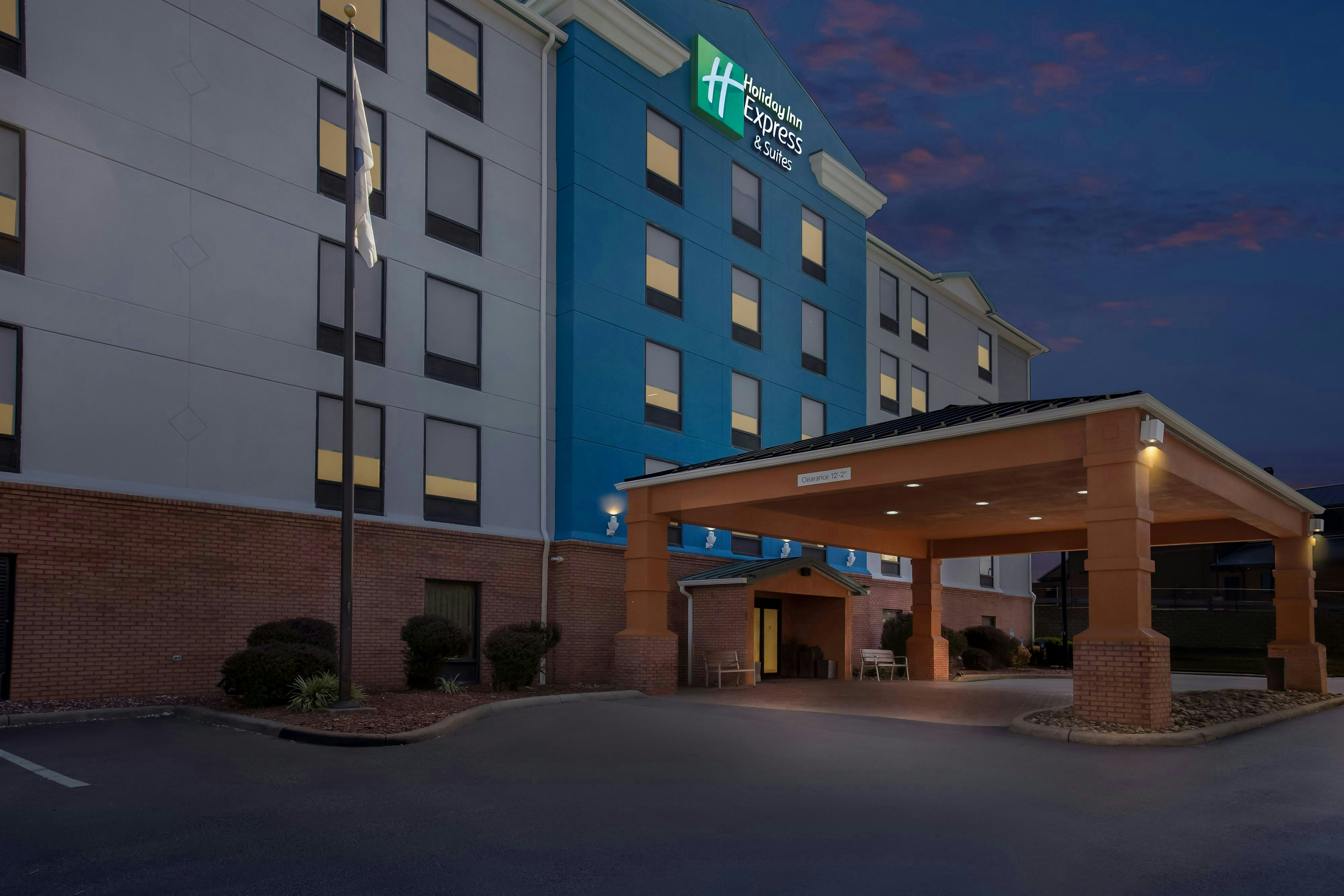 Holiday Inn Express Hotel And Suites Charleston Southridge 2/50