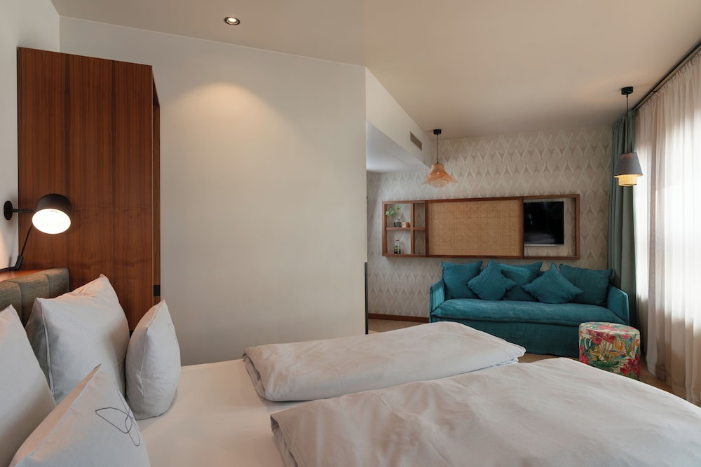 Roomy, Cocoon, Double Bed, Sofa