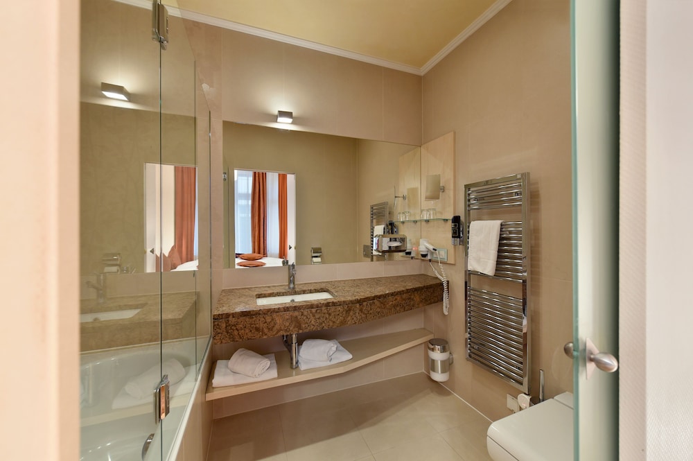 Hotel Pension Baronesse 43/45