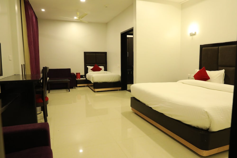 Suite, City View