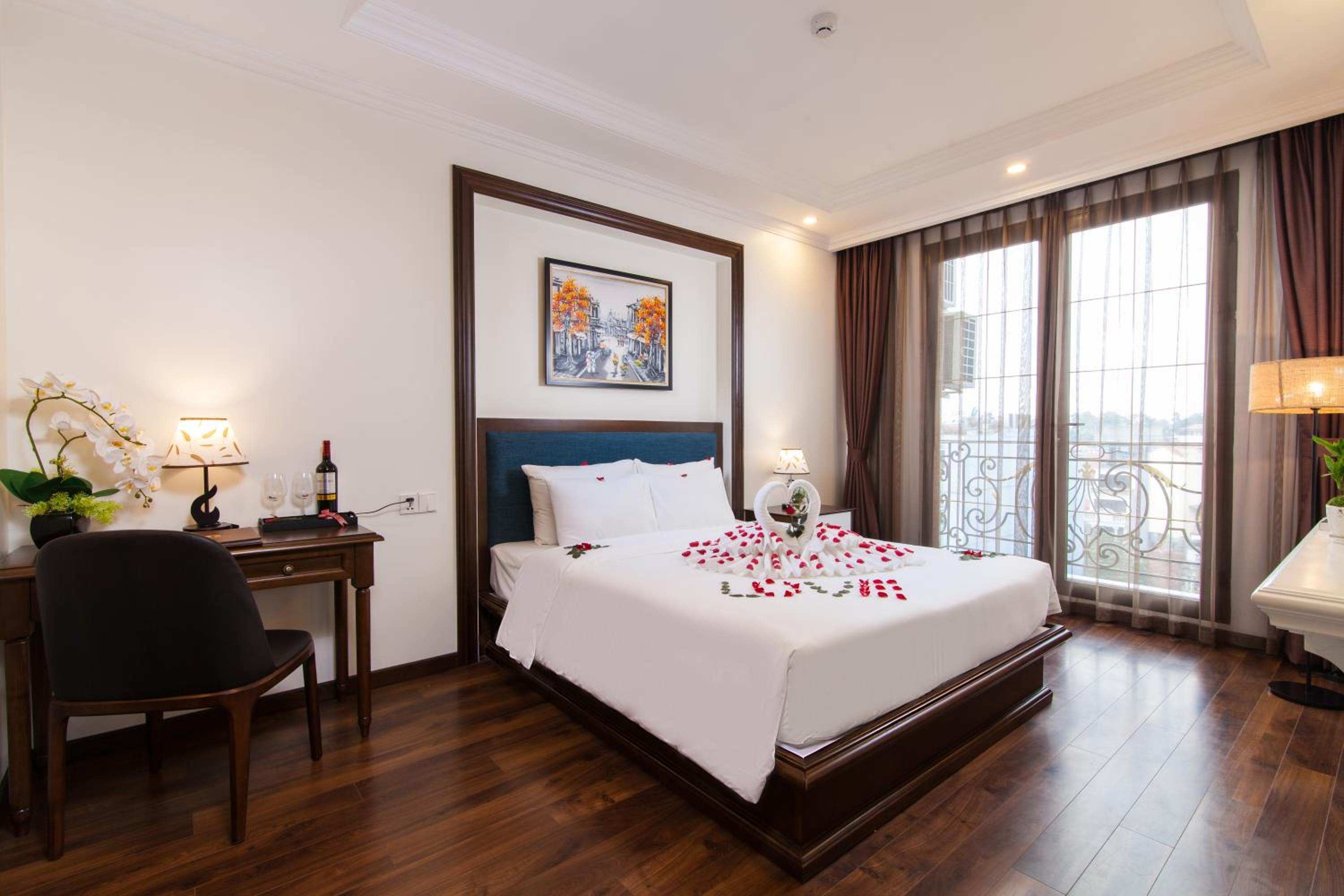 Grand, Suite, 2 Queen Beds, Balcony