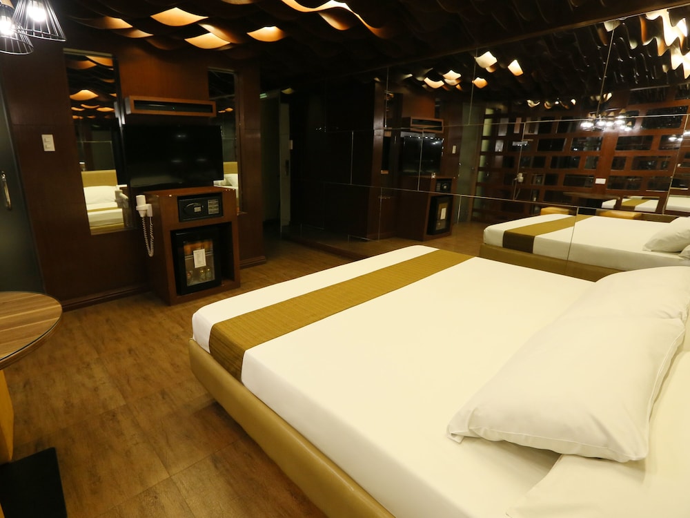 Hotel Ava Gil Puyat 37/56