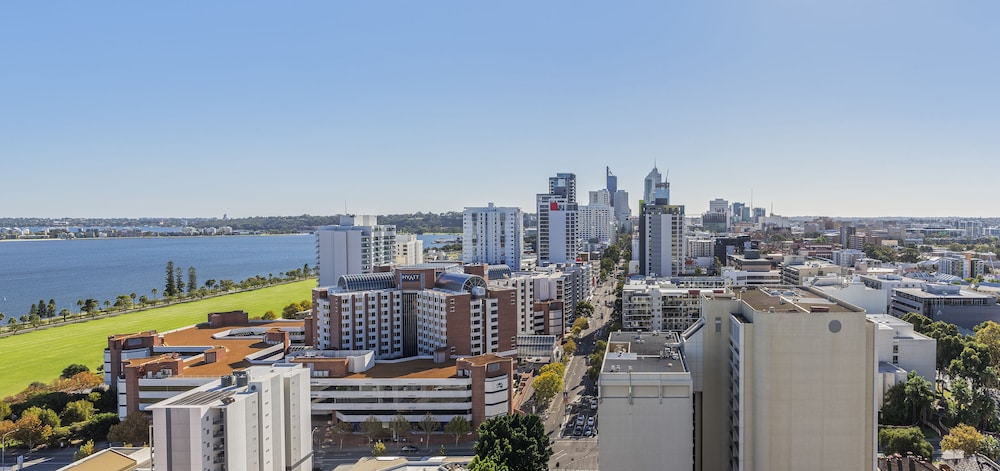 FRASER SUITES PERTH 66/67