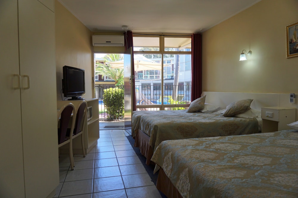 JACKSONS MOTOR INN 36/74