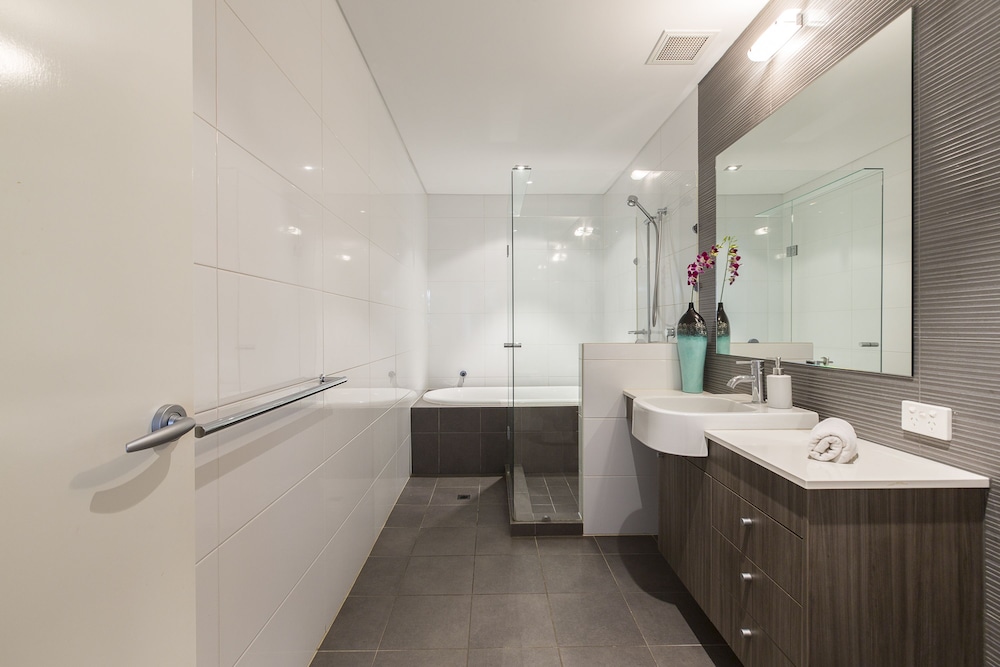 Gallery Suites 45/48