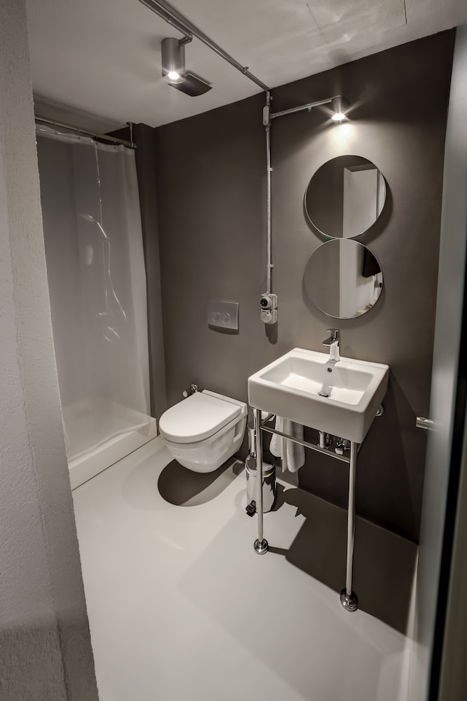 VAVIEN HOTEL 28/30