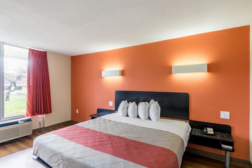 Motel6 New Brunswick, NJ 17/42