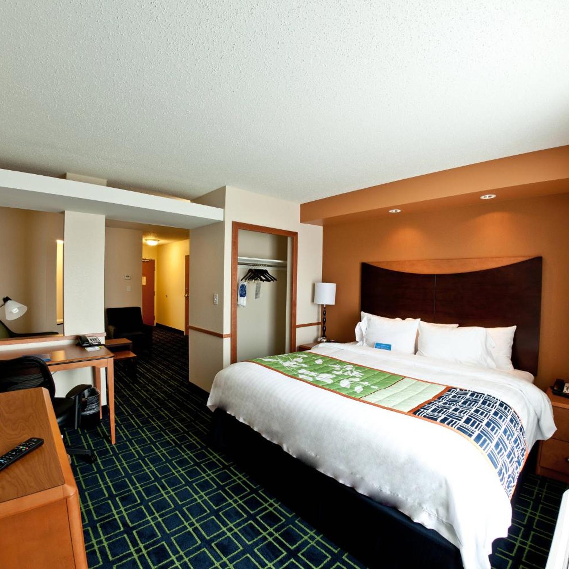 Specialty, Suite, King Bed, Sofa, Bathtub