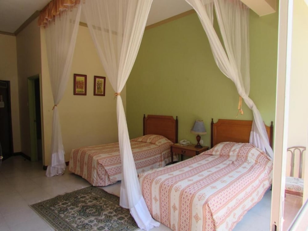 The Equator Hotel 14/60