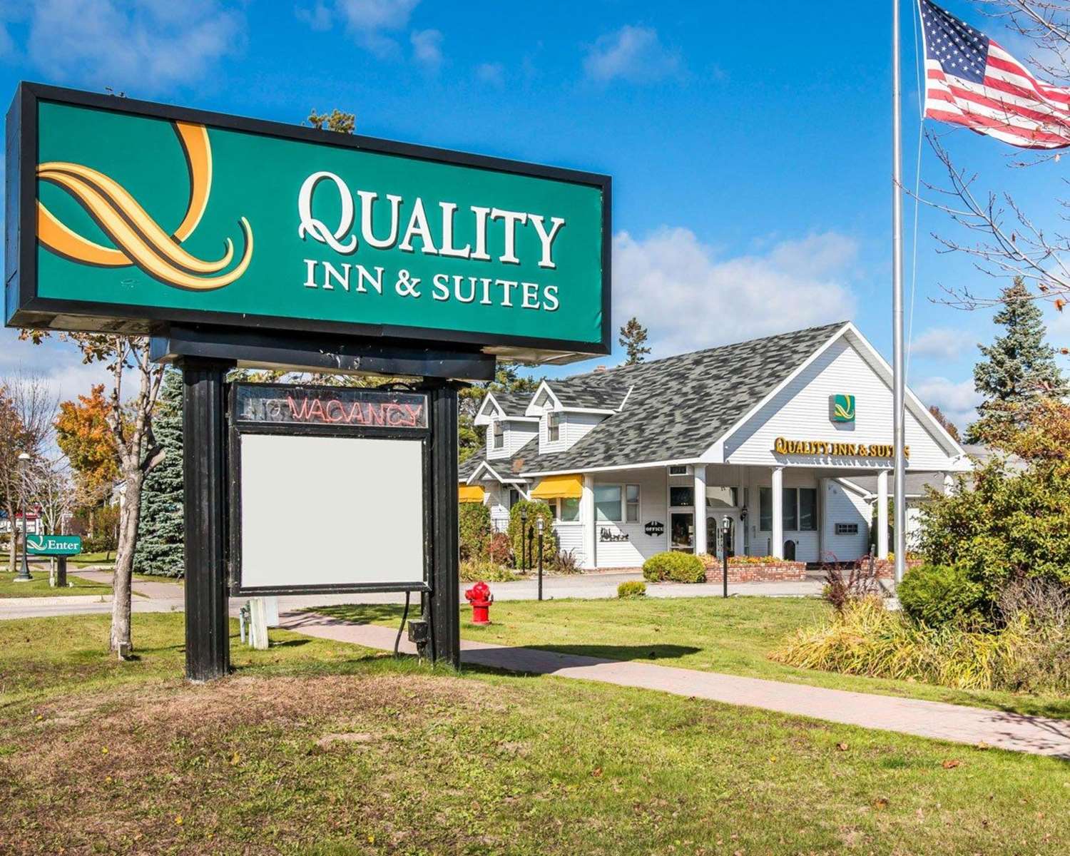 Quality Inn & Suites Mackinaw City Beachfront 6/21