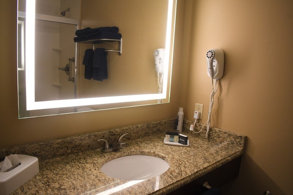 Greenville Inn Suites 65/67