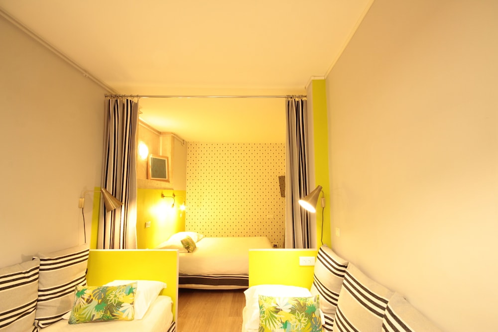 Hotel Des Arts 50/50