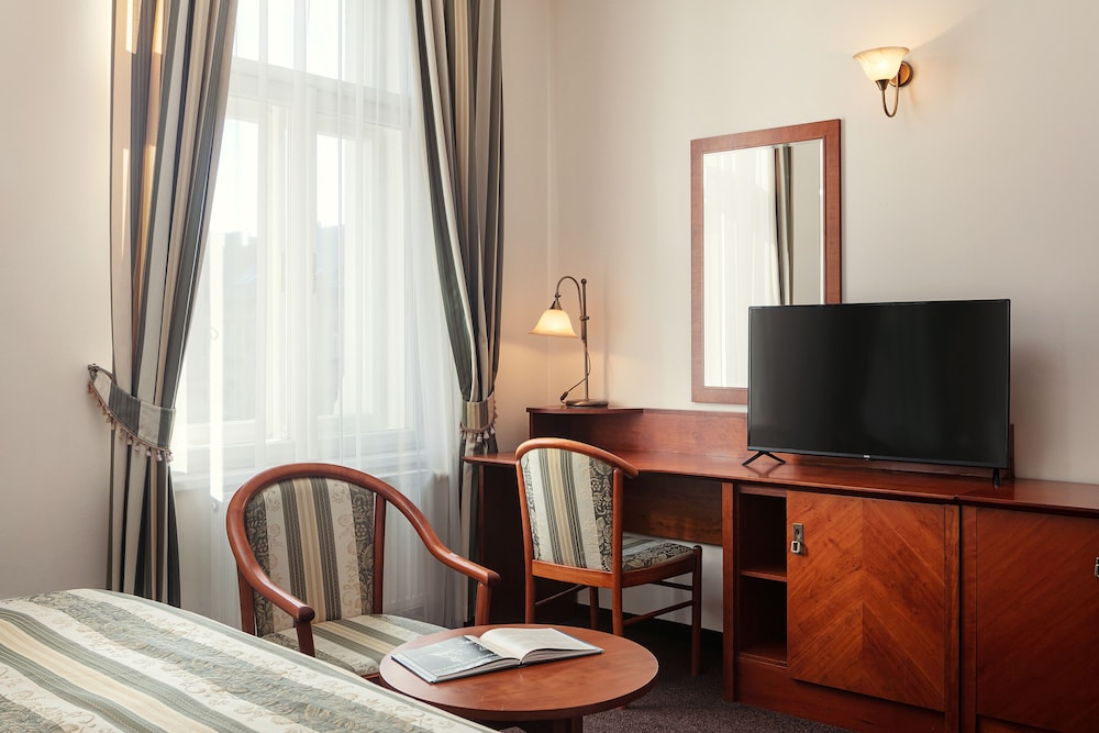 Amigo City Centre Hotel 56/62