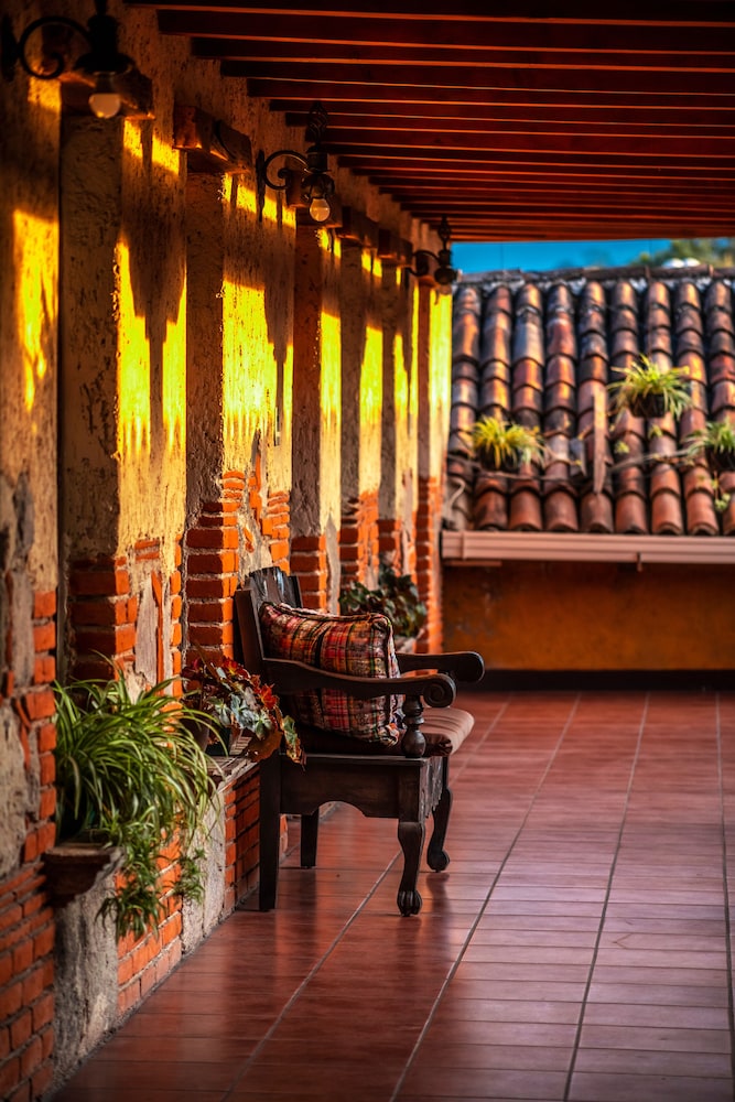 Naif Boutique Hotel & Gallery 44/68