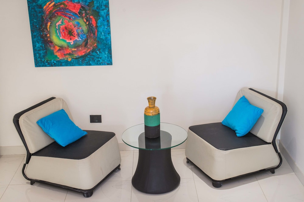 Soho Luxury Suites 79/99