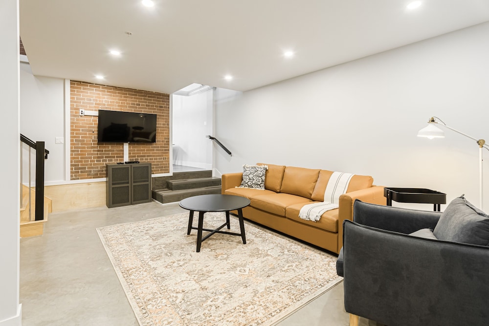Station 1 - Suites Boutique Hotel 24/50