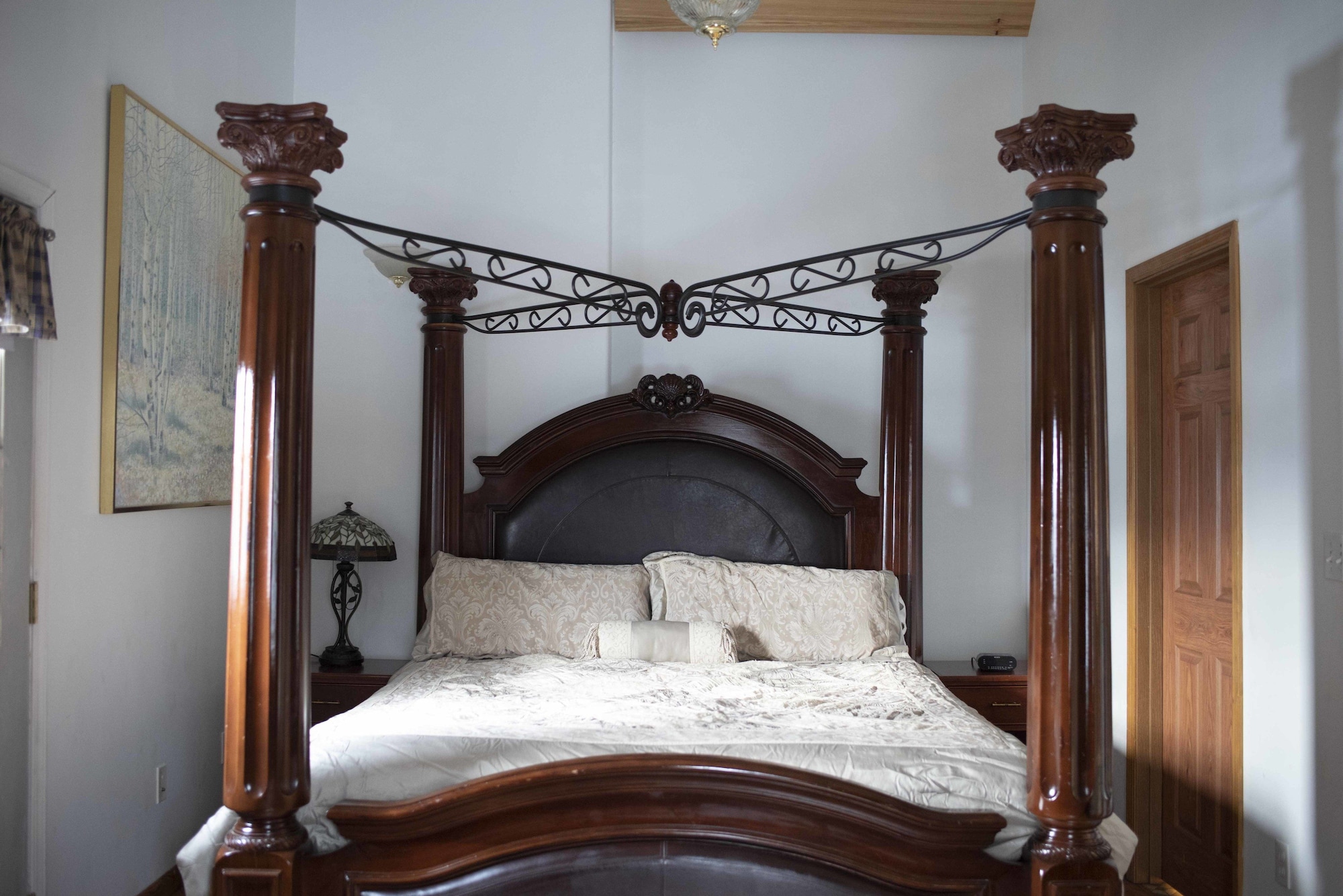 Signature, Suite, King Bed, 2 Trundle Beds