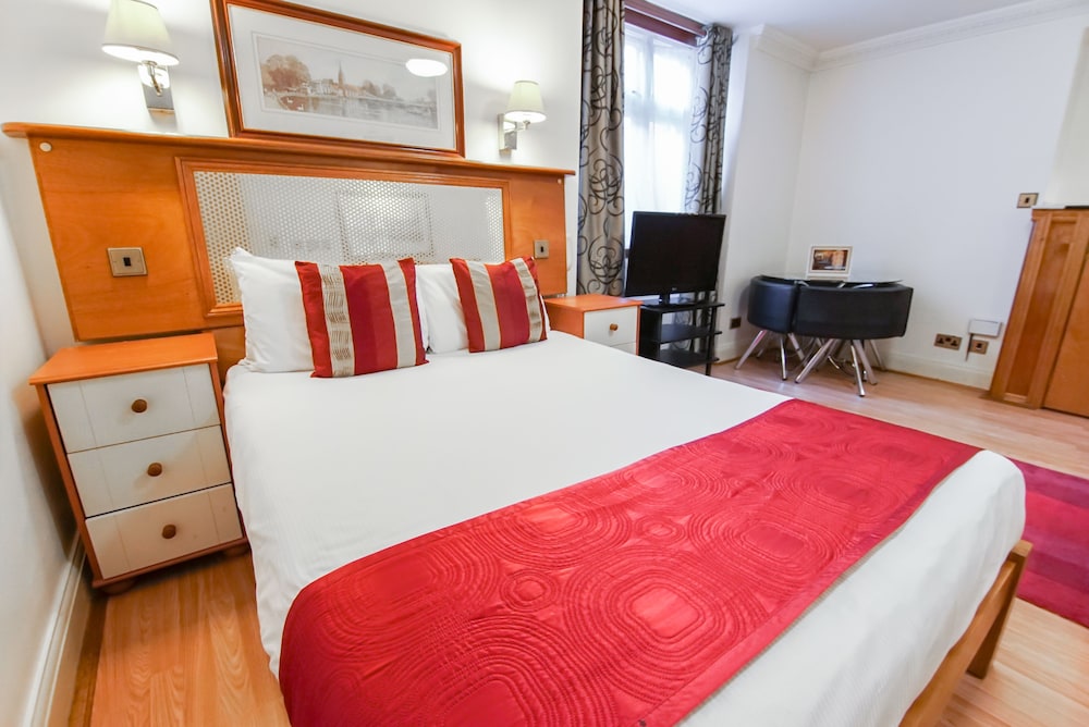 Abbey Court Hotel 8/45