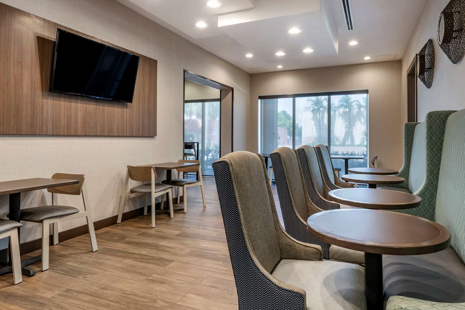 Comfort Suites Fort Lauderdale Airport & Cruise Port 16/18