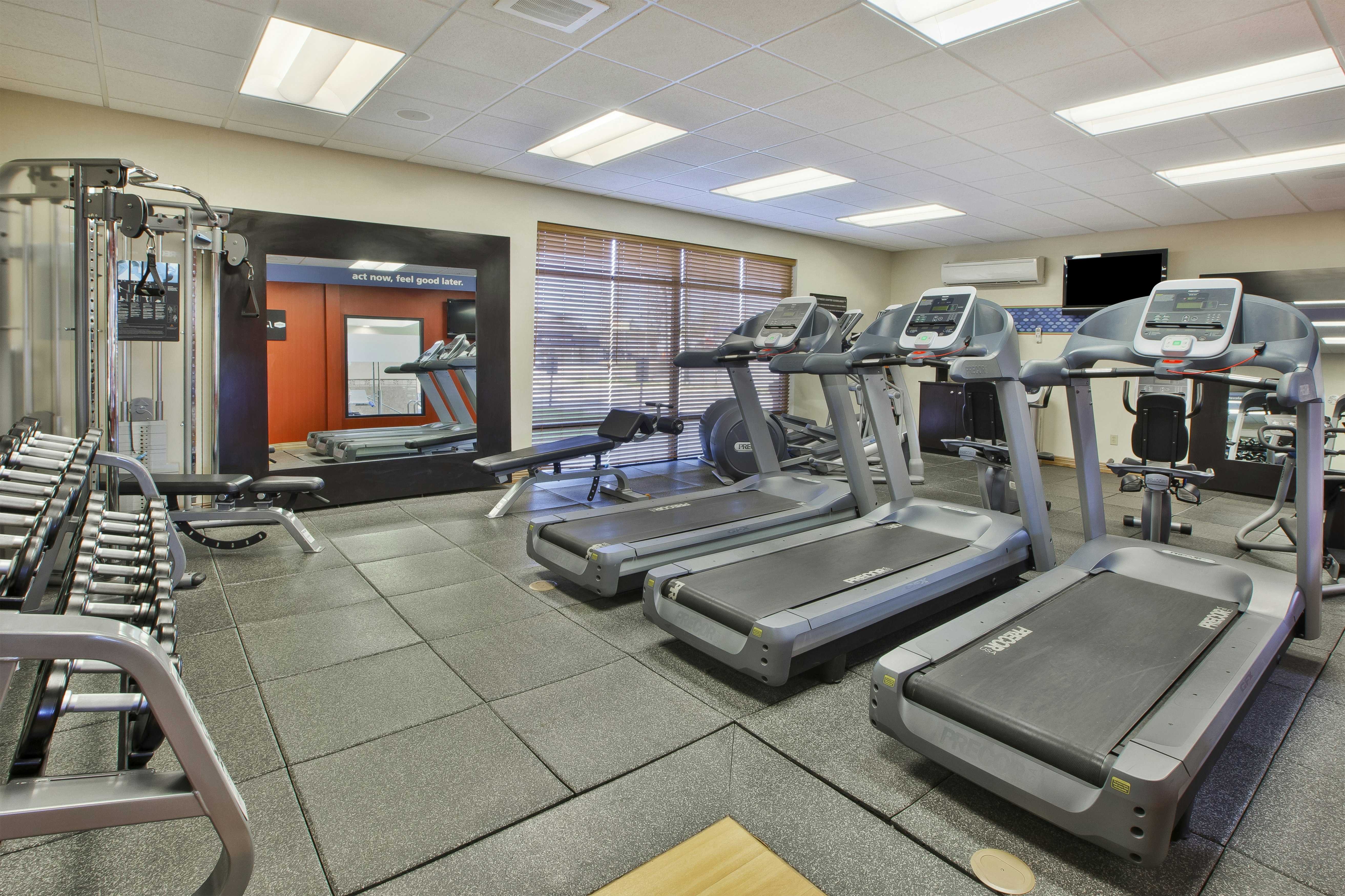 Hampton Inn Suites Plattsburgh 28/47