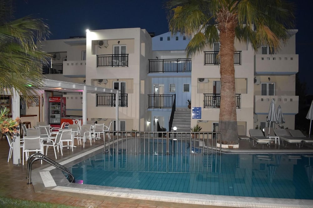 Sunshine Studios and Apartments