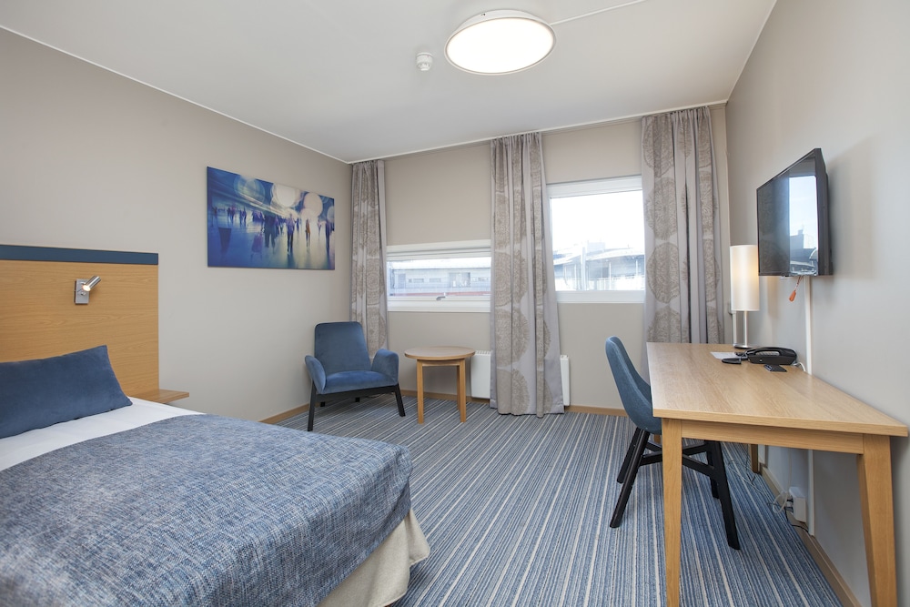 ROOM, SINGLE