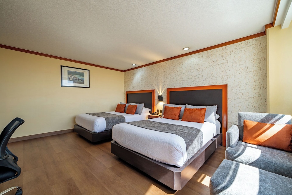 Hotel Abastos Plaza 21/68