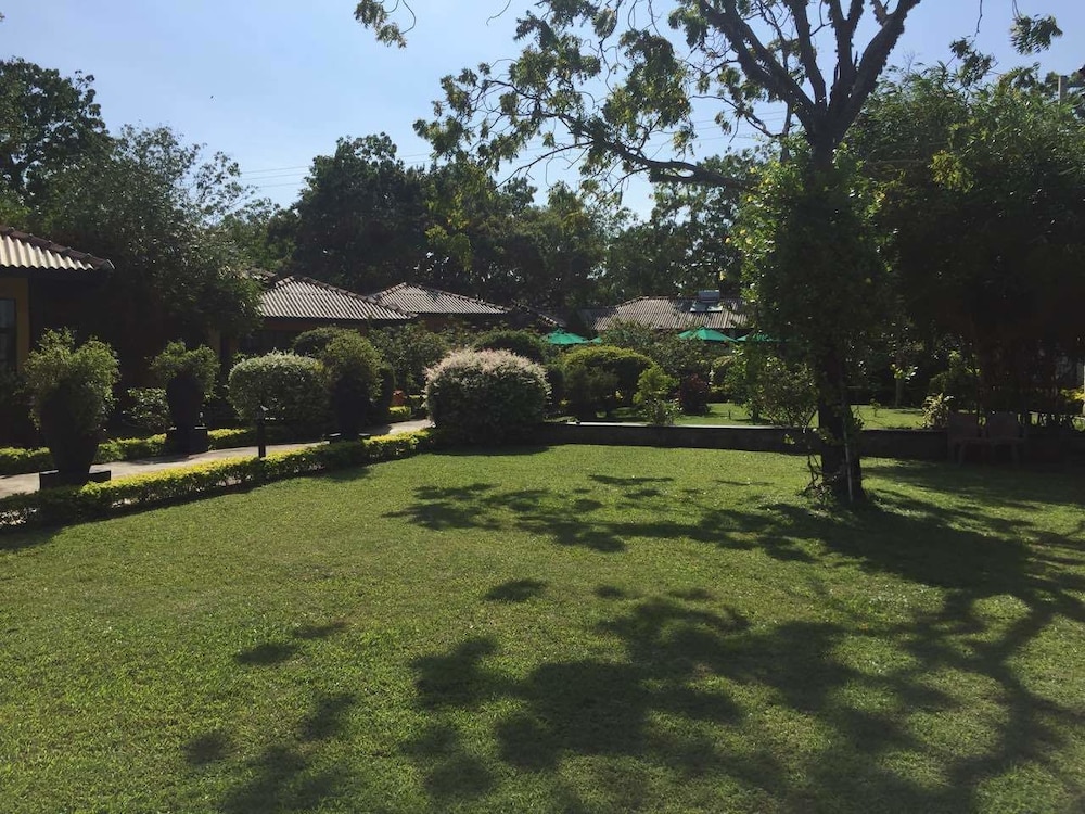 Flower Garden Lake Resort 39/50